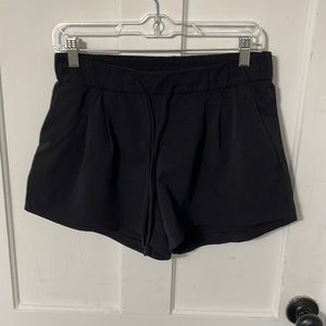 Womens Lululemon Stroll at Sundown Mid-Rise Shorts 3” Size 6